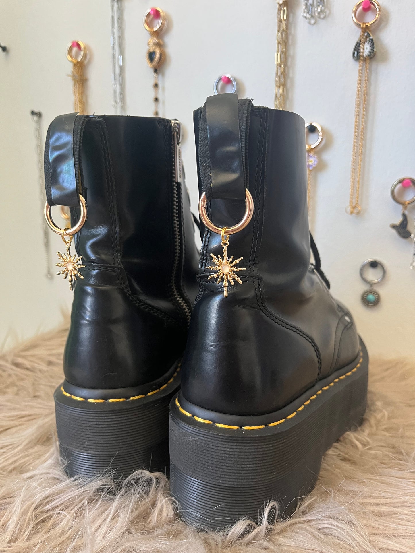 Charms soleils dorés