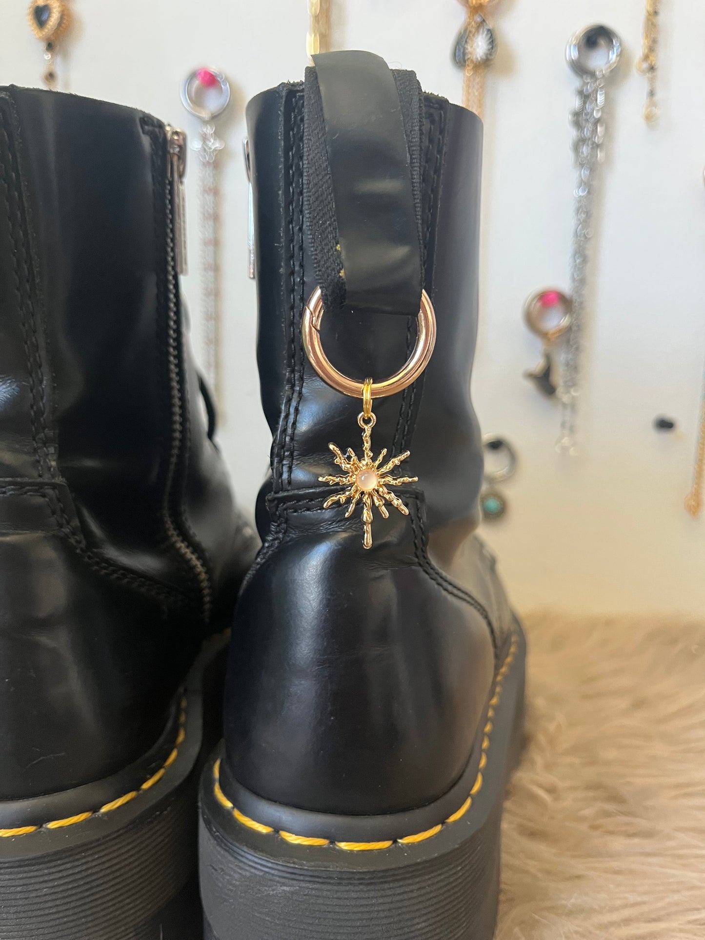 Charms soleils dorés